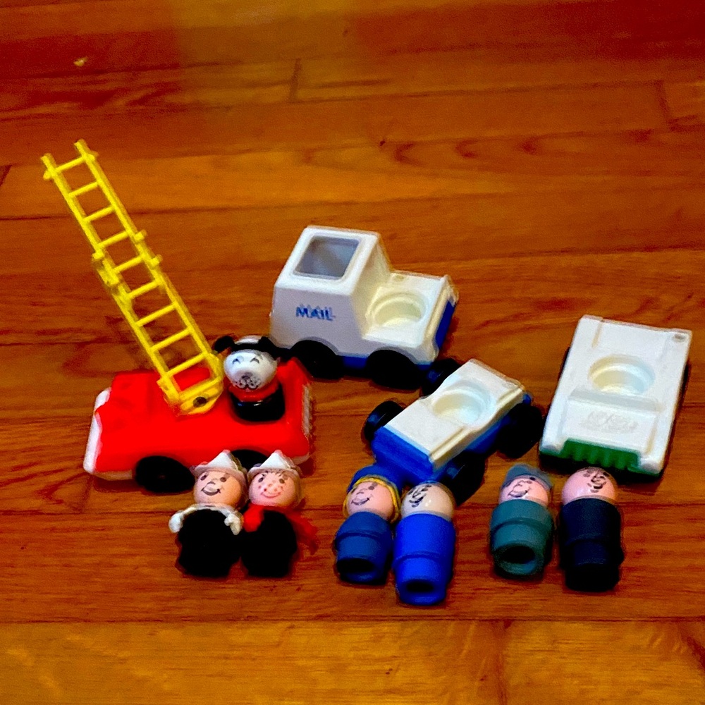 VINTAGE FISHER PRICE LITTLE PEOPLE FIRE TRUCK, MAIL CARRIER CAR LOT